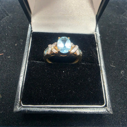 9ct Gold Ring (light blue stone)375 2.9G Size M