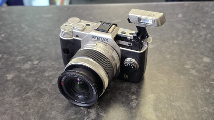 PENTAX Q7 - 02 STANDARD ZOOM - BOXED