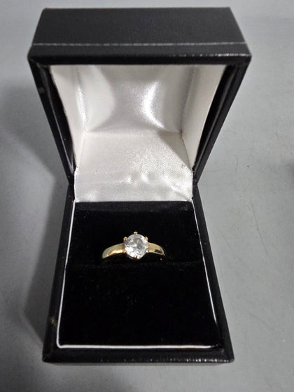 9CT Gold Ring 375 2.3G with White Stone Size L