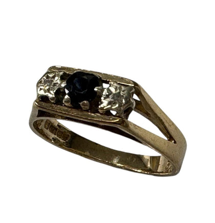 9ct Gold Ring set with Single Dark Blue Stone and 2 Clear Stones
