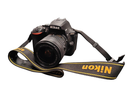Nikon D5600 DSLR Bundle**Unboxed**