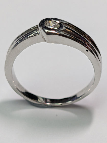 18CT White Gold Overlap Ring