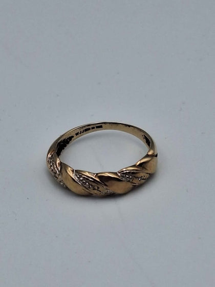 9ct Yellow Gold & Diamond Ring - Size N - 1.78 Grams