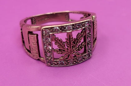 9CT - Yellow Gold Leaf Motif Ring - 4.6g - Size U
