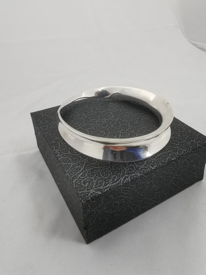 Silver Bangle (925 Hallmarked), 39.89Grams, Width: 7CM, Box Included.