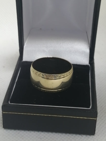 Hallmarked 375 and tested Mens gold 9K Ring Size V- 7.15 Grams