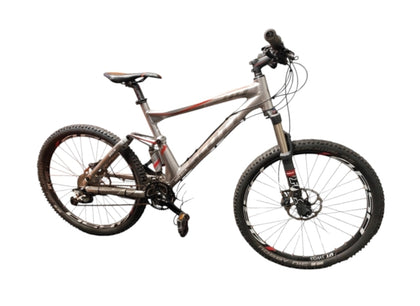 Scott Genius 40 ( 2012 ) Full Suspension Bike Silver COLLECTION ONLY