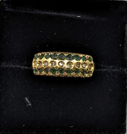 750 18CT YELLOW GOLD RING, ROW OF STONE DESIGN, SIZE-O, 3.8G,