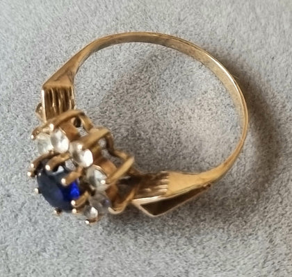 9ct Gold Ring Blue/Clear Stones