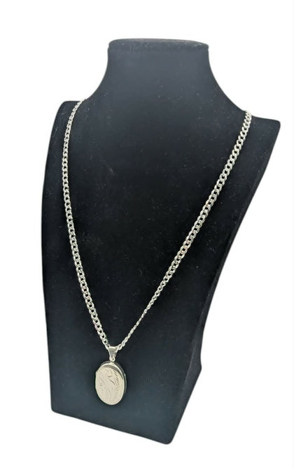 925 HALLMARKED, SILVER, ENGRAVED LOCKET ON THIN CURBED CHAIN, 24