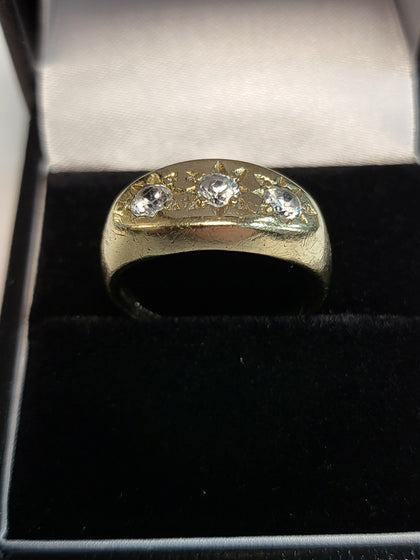 9ct Yellow Gold Ring with Clear Stones - Size N - 3.00g