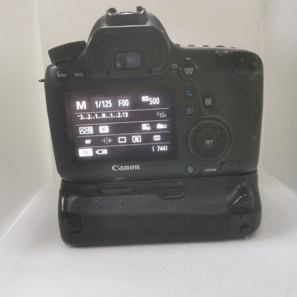 Canon EOS 6D (Body Only), With 2 x Canon Batteries