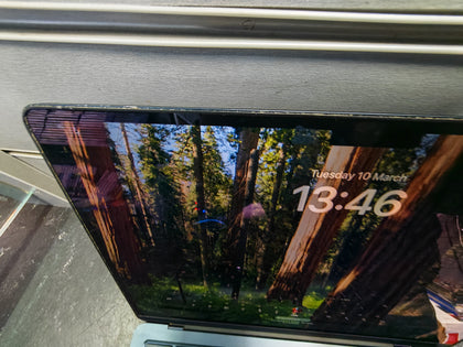 Apple Macbook Air (2022)