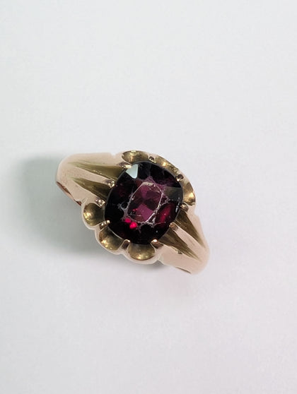 9ct gold ring with large red centre stone