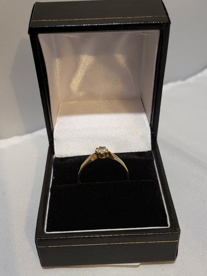 18ct Yellow Gold Ring with Clear Stone - Size N - 1.7g