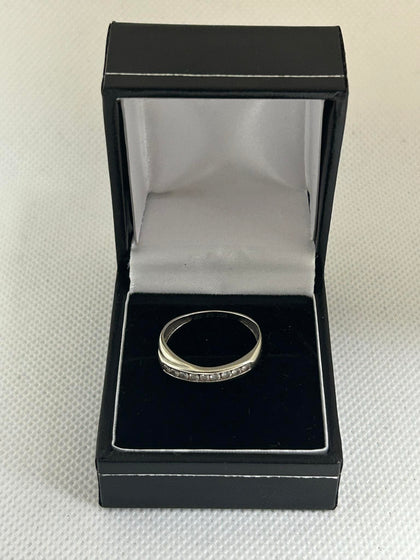 Ladies 9 stone 9ct white gold ring 1.5G Hallmarked  375 size Q.