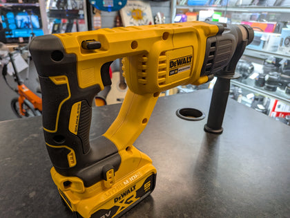 DeWalt Dch033 Cordless SDS Cordless Drill & 5ah Battery