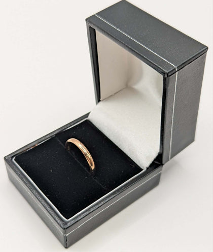 9CT 375 HALLMARKED, YELLOW GOLD, THIN WEDDING BAND, SIZE:N, 1.97G. BOXED