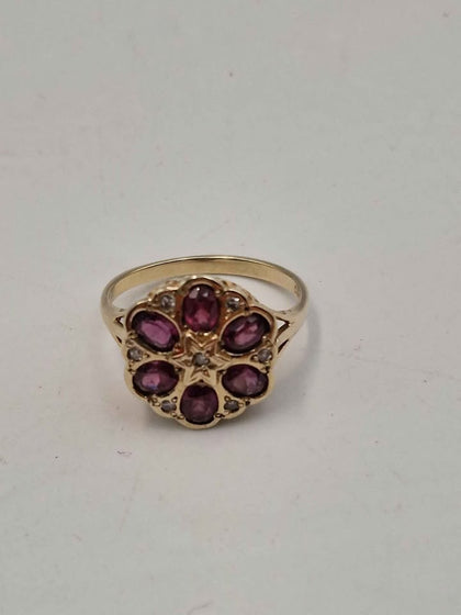 9ct Yellow Gold Ring With Purple Stones - Size L - 2.71 Grams