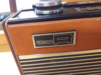 Roberts R800 1980s AM/FM Transistor Radio in excellent used condition.