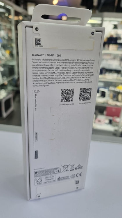 Samsung Galaxy watch 8 Silver 40mm **Brand New**SM-L330