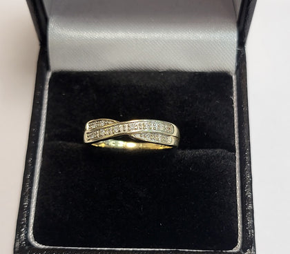 9ct Yellow Gold Ring With Clear Stones - 1.91G - Size L - Hallmarked