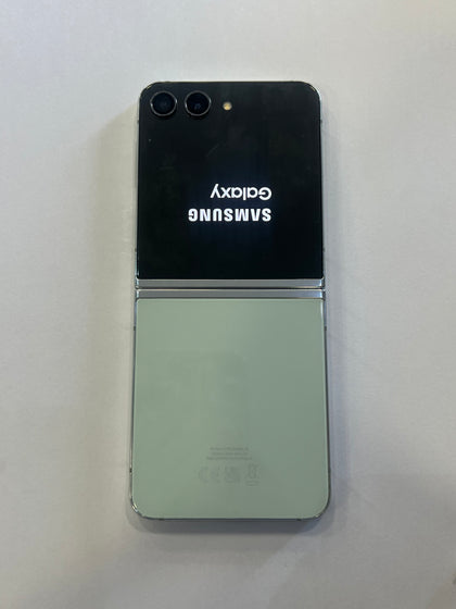 Samsung Galaxy Z Flip4 - 512GB **READ CONDITION**