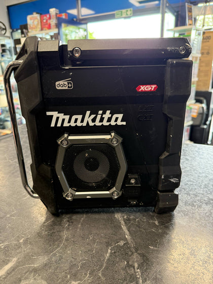 Makita MR003G job site radio in black / silver - With Battery