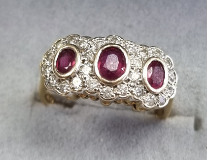 18ct Yellow Gold Diamond + Ruby Ring Size 
