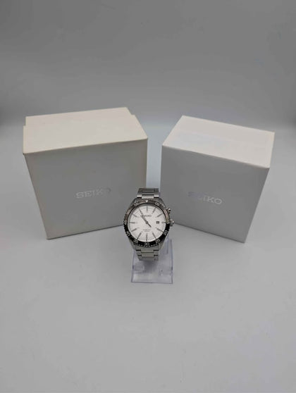 SEIKO Kinetic 5M82-0AH0 44mm White Dial Vintage Kinetic Watch - Boxed With Steel Bracelet