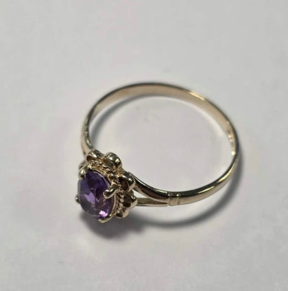 9CT Gold Ring - Purple stone SIZE P 1/2