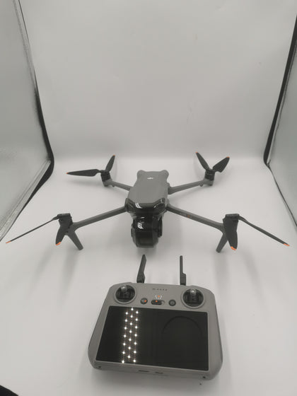 DJI Air 3S (DJI RC 2) Fly More Combo, like new with very low Flight Time comes with Bag and Accessories