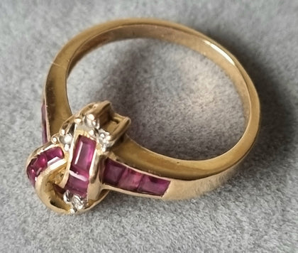 18ct Gold Diamond /Ruby Ring