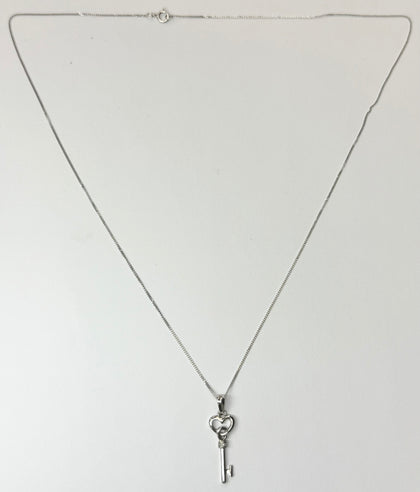 9ct white gold necklace with key pendant 18