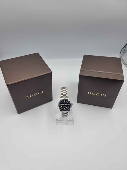 Gucci YA136403 136.4 Dive Black Dial Quartz Ladies Watch -  Steel Bracelet - Boxed With Spare Link And Papers