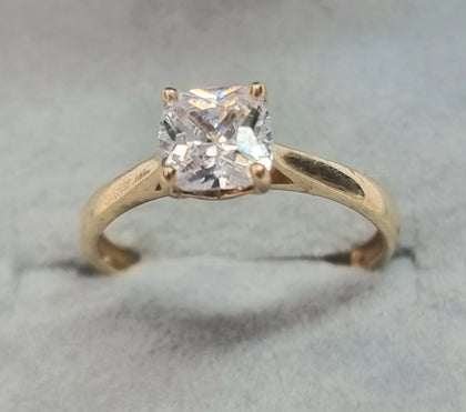 9ct Yellow Gold CZ Solitaire ring Size M