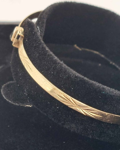 9ct Yellow Gold baby Bangle 1.8g Boxed hallmarked