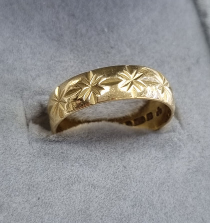 18ct gold patterned ring size O