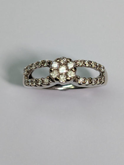 18CT WHITE GOLD DIAMOND RING
