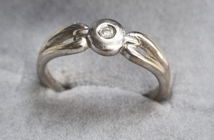 9ct White Gold Diamond Ring Size 