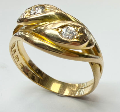 18ct gold double snake ring with diamond set heads size T