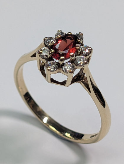 9CT GOLD RING WITH RED & CLEAR STONES