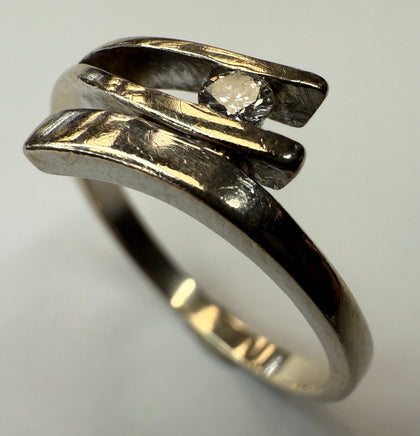14CT GOLD STATEMENT RING WITH DIAMOND SIZE M