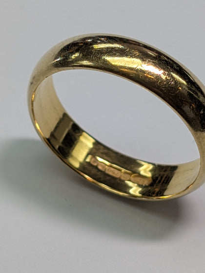 18CT GOLD WEDDING BAND RING SIZE R 1/2