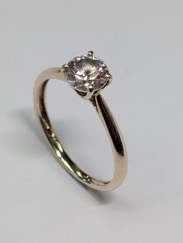 9CT GOLD RING WITH CZ STONES PRESTON STONE