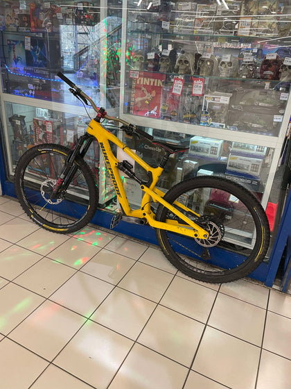 Nukeproof Mega 290 Carbon bike
