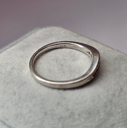 18ct White Gold Wishbone Ring size O 1/2