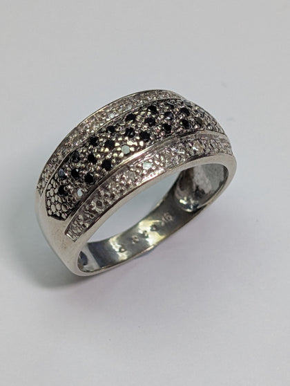 9ct White Gold Diamond & black stone ring Size P