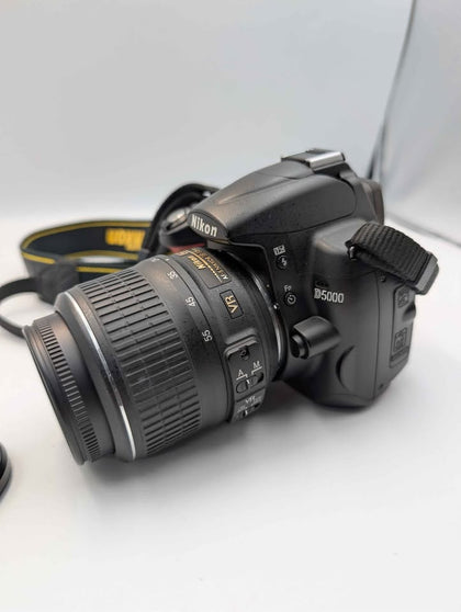 Nikon D5000 Digital SLR Camera with 18-55mm VR Lens Kit (12.3MP) 2.7 inch LCD