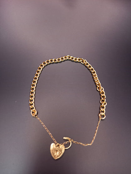 12.8G 9 CT Yellow gold curb bracelet with a heart padlock clasp & safety chain